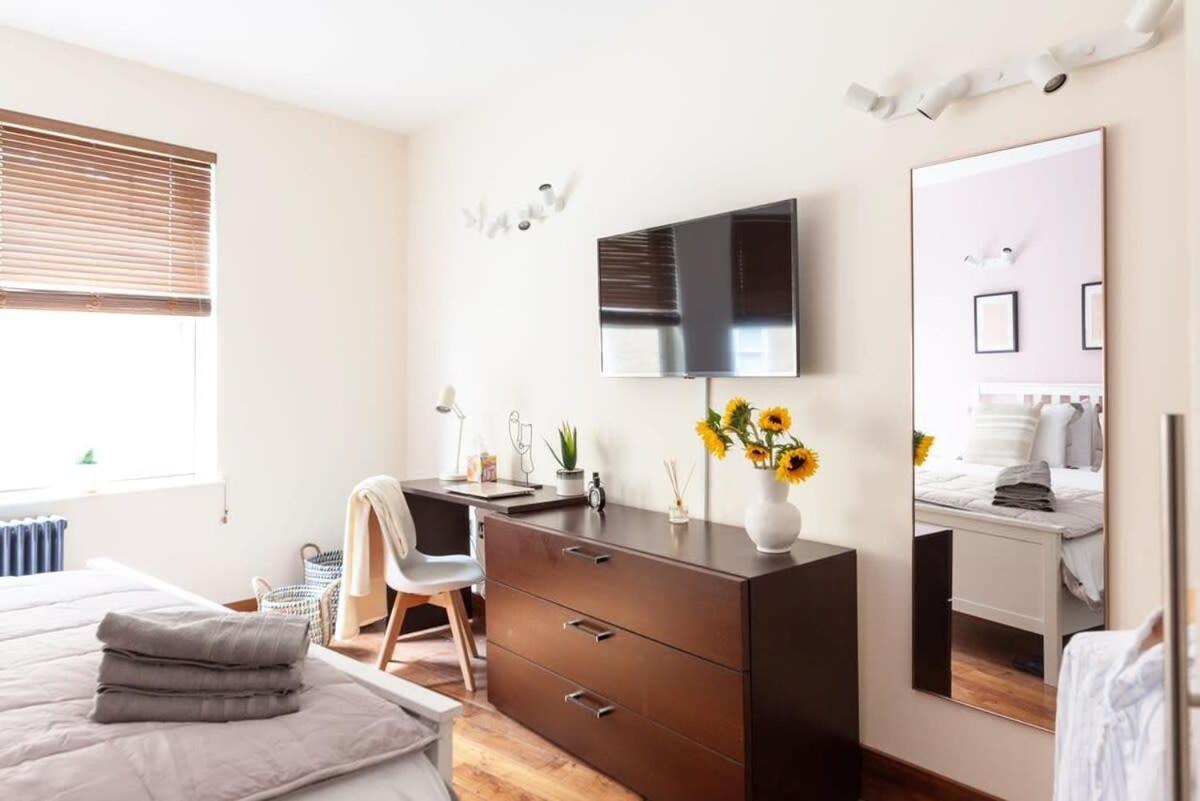 Apartament Modern And Comfortable Air-conditioned 2br Flat Londra